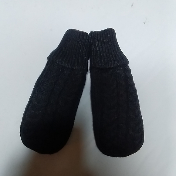 Black pair of gloves - Picture 1 of 3